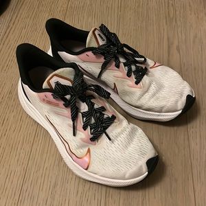 Nike Air Zoom Winflo sneakers